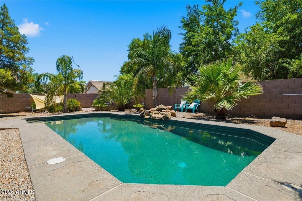2469 W HAYDEN PEAK Drive, San Tan Valley, AZ 85144 — photo 2
