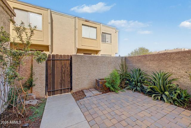 8113 E GLENROSA Avenue, Scottsdale, AZ 85251