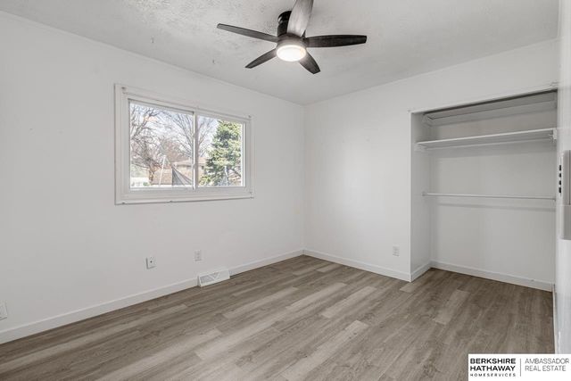 8724 Park View Boulevard, Omaha, NE 68128