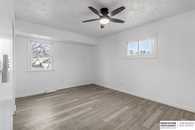 8724 Park View Boulevard, Omaha, NE 68128