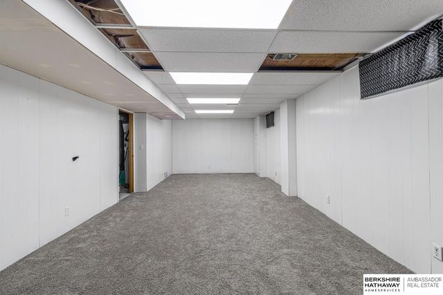 8724 Park View Boulevard, Omaha, NE 68128