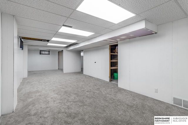 8724 Park View Boulevard, Omaha, NE 68128