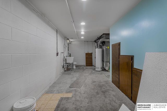 8724 Park View Boulevard, Omaha, NE 68128