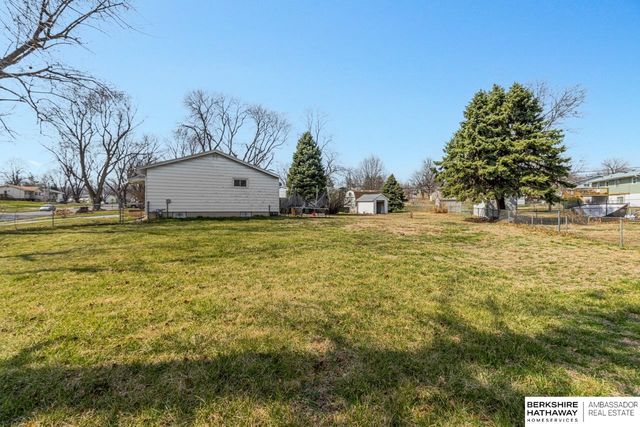 8724 Park View Boulevard, Omaha, NE 68128
