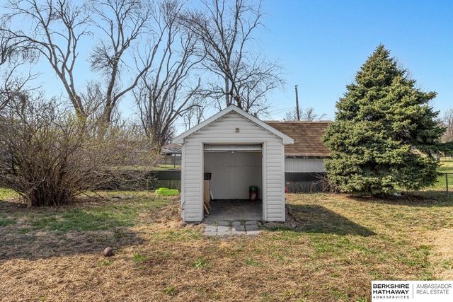 8724 Park View Boulevard, Omaha, NE 68128