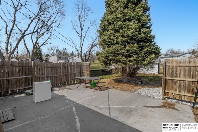 8724 Park View Boulevard, Omaha, NE 68128