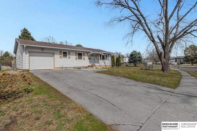 8724 Park View Boulevard, Omaha, NE 68128