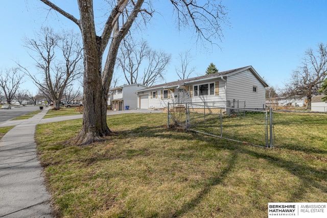 8724 Park View Boulevard, Omaha, NE 68128