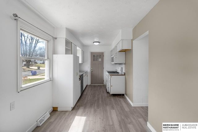 8724 Park View Boulevard, Omaha, NE 68128