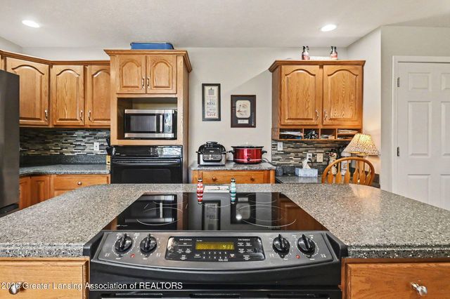 1113 Hawks Ridge, Grand Ledge, MI 48837