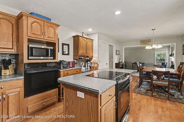1113 Hawks Ridge, Grand Ledge, MI 48837