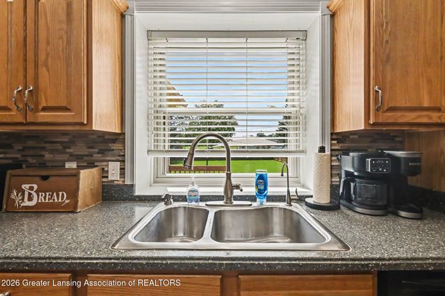 1113 Hawks Ridge, Grand Ledge, MI 48837