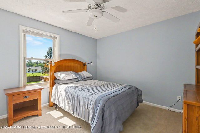 1113 Hawks Ridge, Grand Ledge, MI 48837