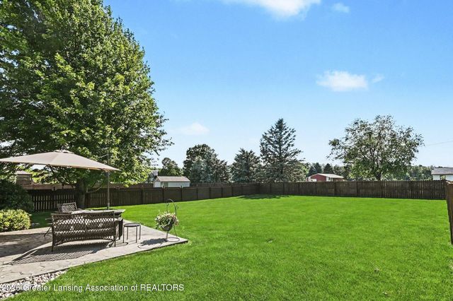 1113 Hawks Ridge, Grand Ledge, MI 48837
