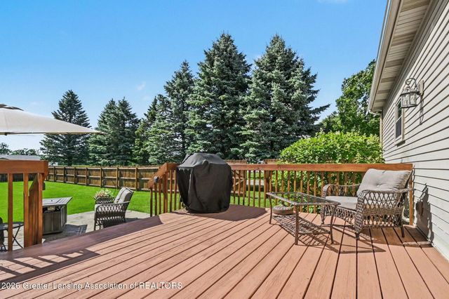 1113 Hawks Ridge, Grand Ledge, MI 48837
