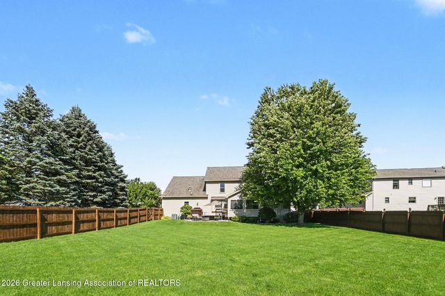 1113 Hawks Ridge, Grand Ledge, MI 48837