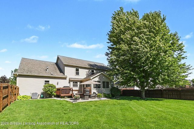 1113 Hawks Ridge, Grand Ledge, MI 48837