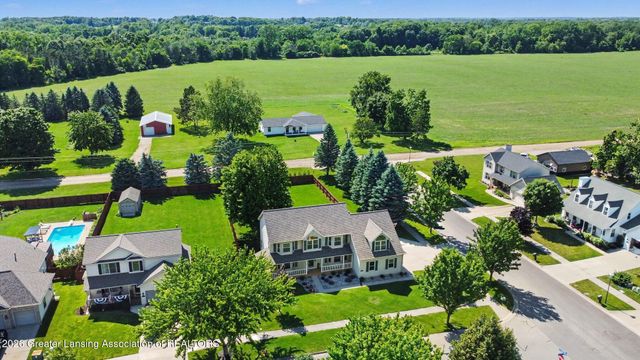 1113 Hawks Ridge, Grand Ledge, MI 48837