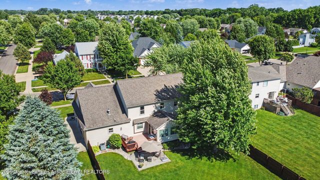 1113 Hawks Ridge, Grand Ledge, MI 48837