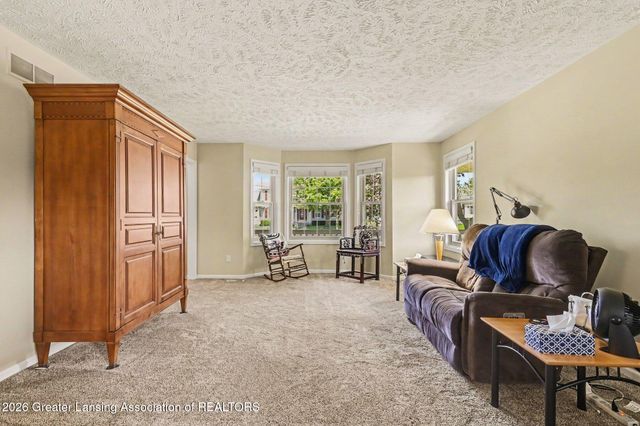 1113 Hawks Ridge, Grand Ledge, MI 48837