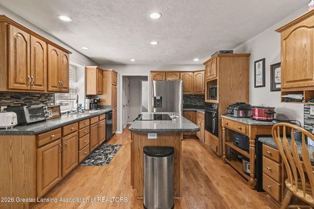 1113 Hawks Ridge, Grand Ledge, MI 48837