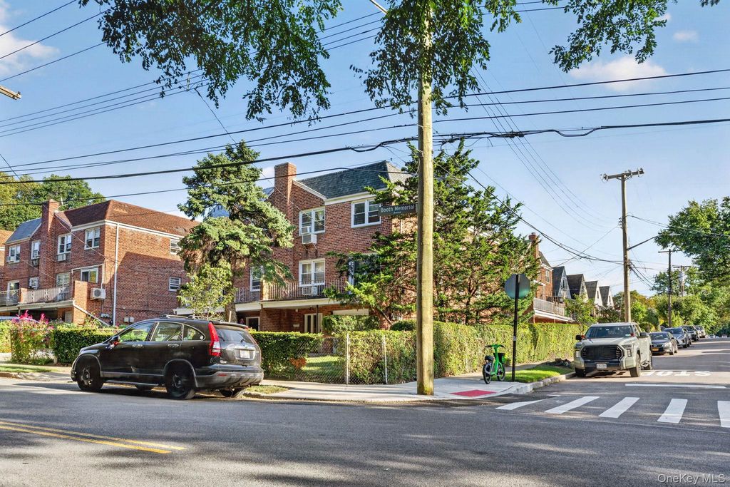16302 Booth Memorial Avenue, Fresh Meadows, NY 11365 — photo 2