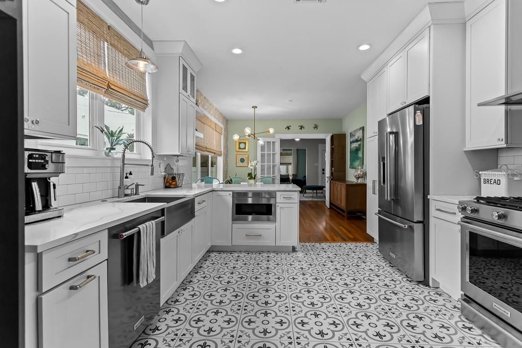 Image 14 of property listing at 2911 W SAN NICHOLAS STREET, Tampa, FL 33629