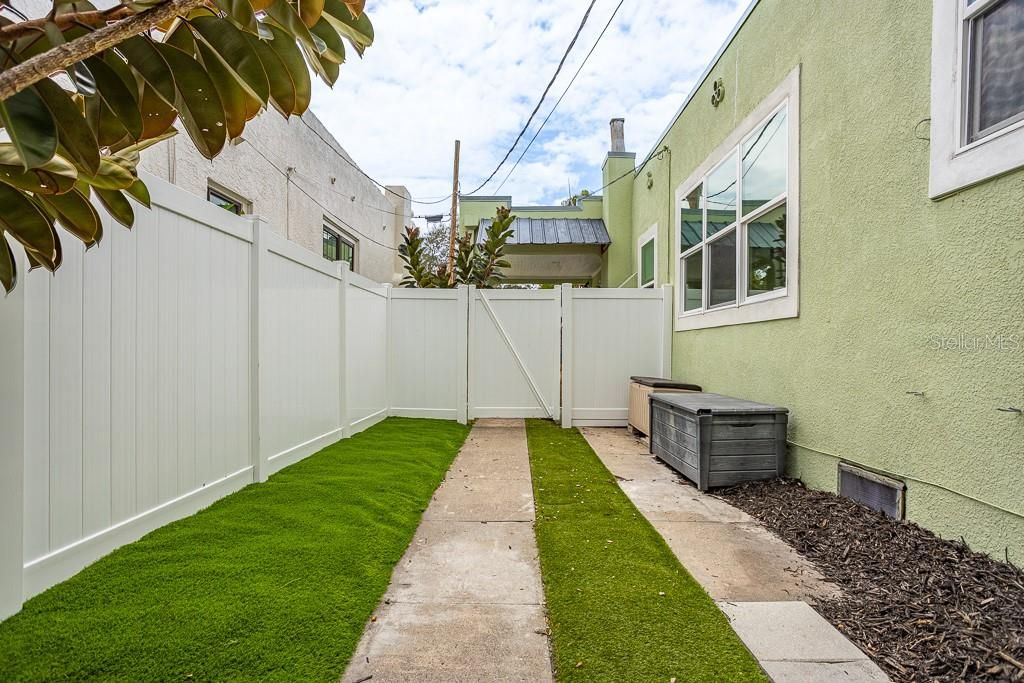 Image 35 of property listing at 2911 W SAN NICHOLAS STREET, Tampa, FL 33629