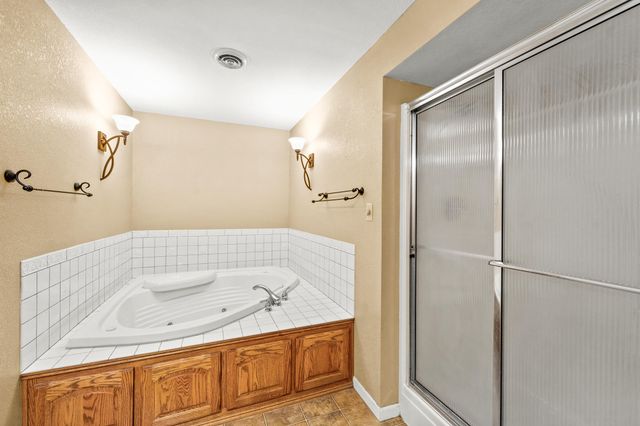 810 SOUTHERN AIR DR, Jefferson City, MO 65109