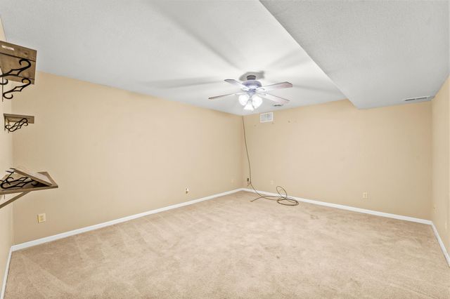 810 SOUTHERN AIR DR, Jefferson City, MO 65109