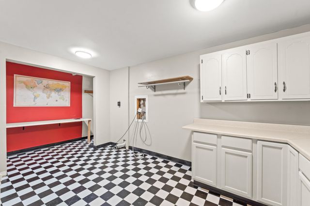 810 SOUTHERN AIR DR, Jefferson City, MO 65109