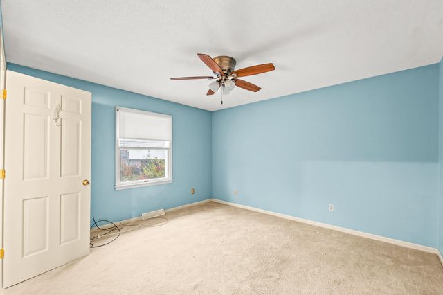 810 SOUTHERN AIR DR, Jefferson City, MO 65109