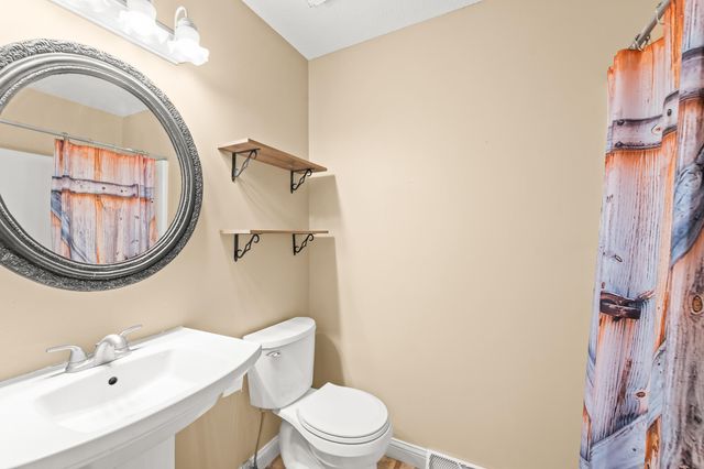 810 SOUTHERN AIR DR, Jefferson City, MO 65109