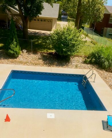 810 SOUTHERN AIR DR, Jefferson City, MO 65109