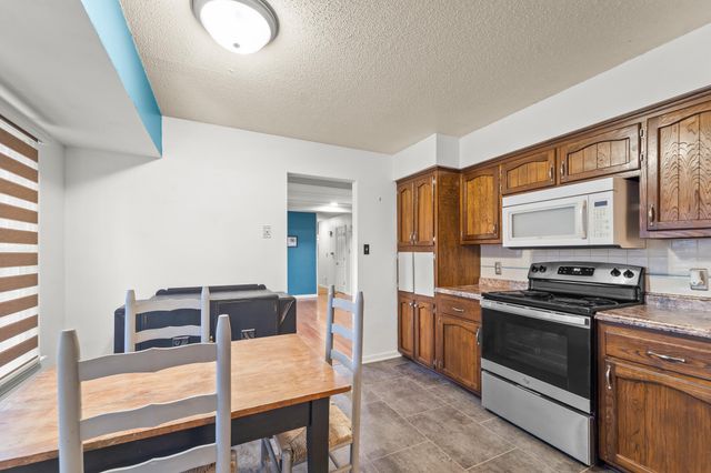 810 SOUTHERN AIR DR, Jefferson City, MO 65109