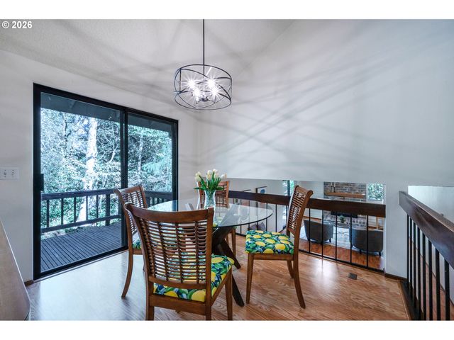 2867 Timberline Dr, Eugene, OR 97405