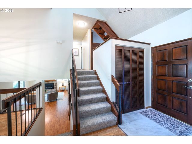 2867 Timberline Dr, Eugene, OR 97405
