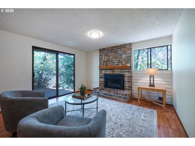 2867 Timberline Dr, Eugene, OR 97405
