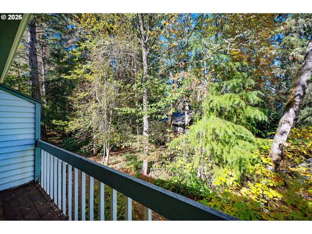 2867 Timberline Dr, Eugene, OR 97405