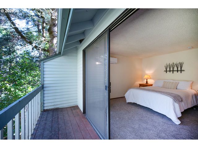 2867 Timberline Dr, Eugene, OR 97405