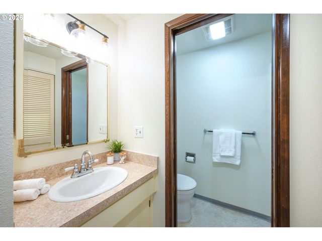 2867 Timberline Dr, Eugene, OR 97405