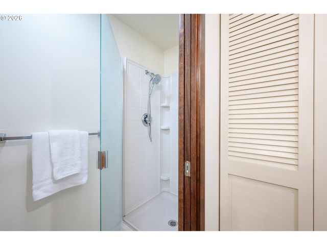 2867 Timberline Dr, Eugene, OR 97405