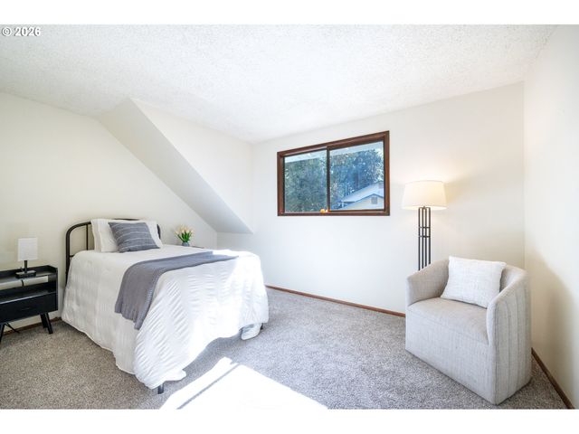 2867 Timberline Dr, Eugene, OR 97405