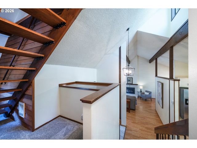 2867 Timberline Dr, Eugene, OR 97405
