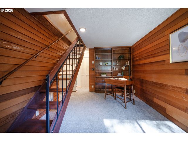 2867 Timberline Dr, Eugene, OR 97405