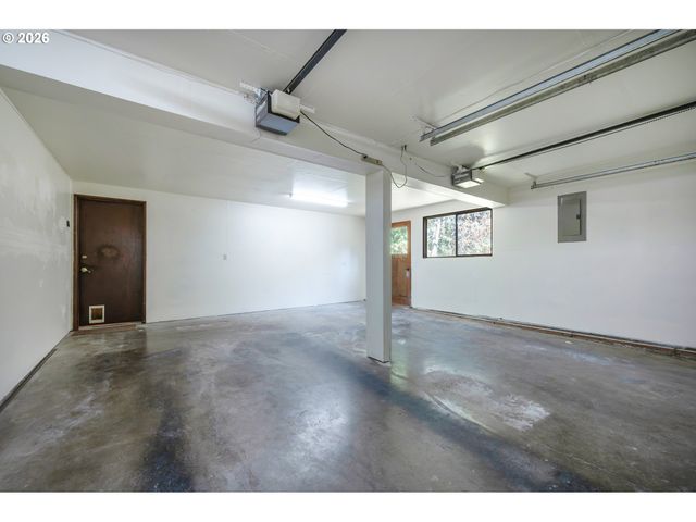 2867 Timberline Dr, Eugene, OR 97405