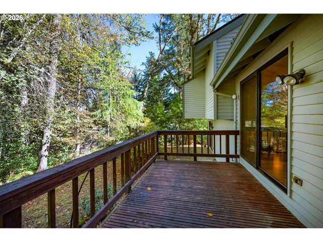 2867 Timberline Dr, Eugene, OR 97405