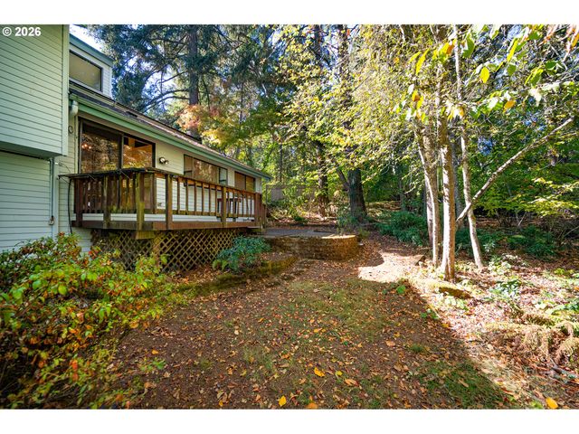 2867 Timberline Dr, Eugene, OR 97405