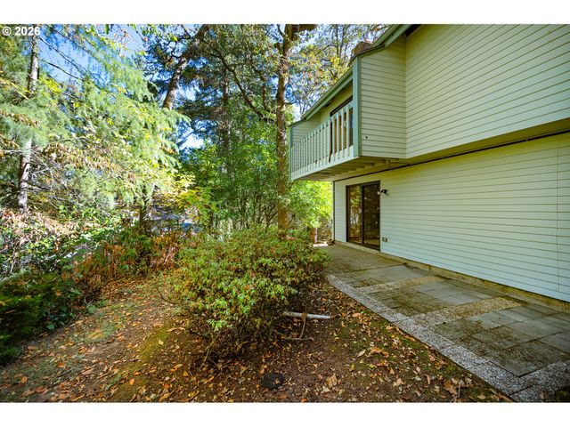 2867 Timberline Dr, Eugene, OR 97405