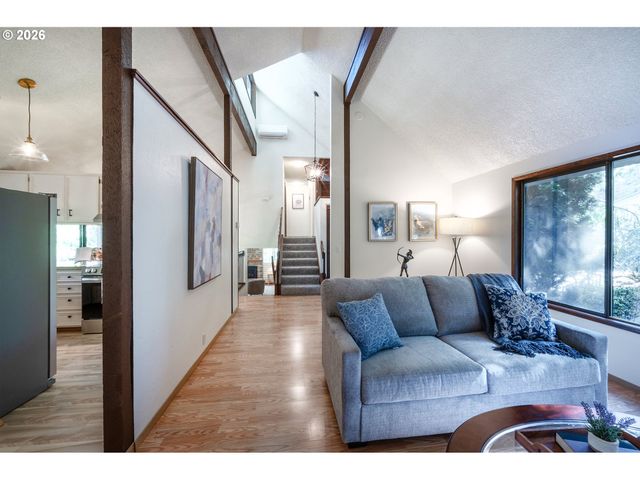 2867 Timberline Dr, Eugene, OR 97405